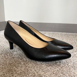 Geox black kitten heel low pointed toe pumps EU 39